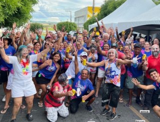 BLOCO FOLIA DO FOGUETE, DE APOIADORES DE EFRAIM FILHO, REÚNE MENOS DE 50 PESSOAS EM SANTA LUZIA