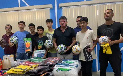 Incentivo ao esporte: Geraldo Serafim entrega material esportivo a atletas de Cuitegi