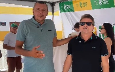 PRESIDENTE DA CÂMARA DE SANTA LUZIA, PROFESSOR FÉLIX JÚNIOR, E VEREADOR PETRÔNIO ROCHA PARTICIPAM DA AÇÃO SAÚDE NA FEIRA